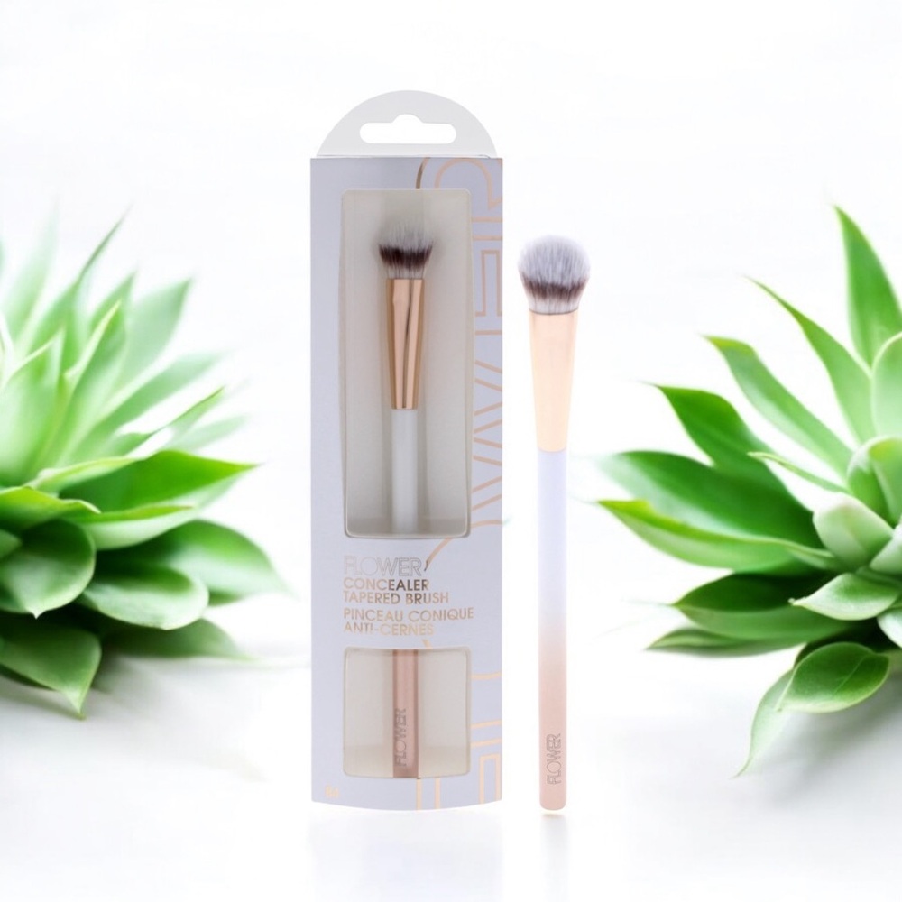 Flower Concealer Tapered Brush